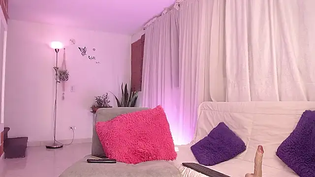 Snapshot of Katalina_Rosee chatting on 01-26-25, 05:45 Katalina Rosee online show from 01-26-25, 05:45