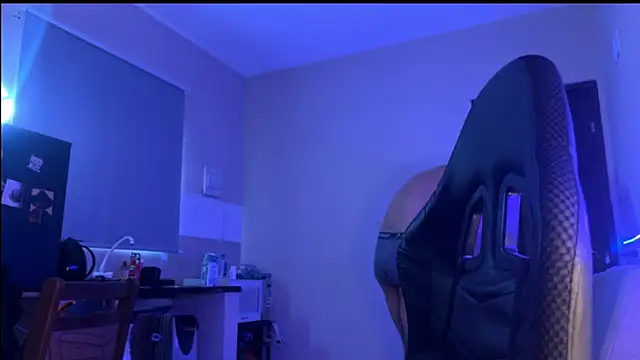 Snapshot of Lucasfit24 chatting on 11-17-25, 04:24 Lucasfit24 online show from 11-17-25, 04:24