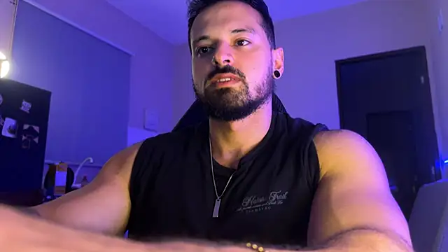 Snapshot of Lucasfit24 chatting on 11-24-25, 12:21 Lucasfit24 online show from 11-24-25, 12:21