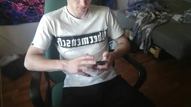 Snapshot of johnny_positive chatting on 09-09-25, 07:41 johnny positive online show from 09-09-25, 07:41