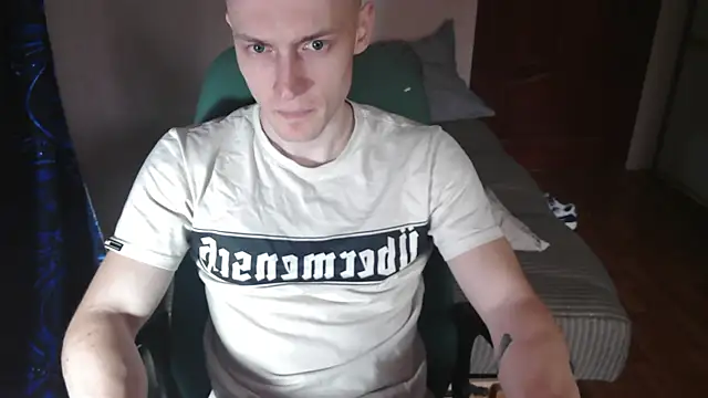 Snapshot of johnny_positive chatting on 10-07-25, 07:49 johnny positive online show from 10-07-25, 07:49