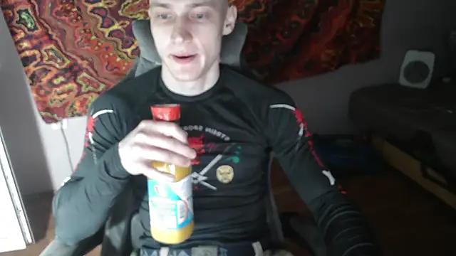 Snapshot of johnny_positive chatting on 11-08-25, 05:56 johnny positive online show from 11-08-25, 05:56