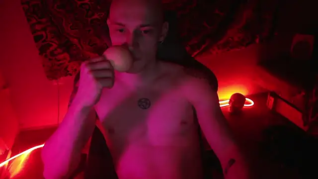 Snapshot of johnny_positive chatting on 11-15-25, 04:03 johnny positive online show from 11-15-25, 04:03