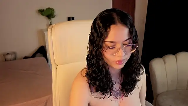 Renaxi Smith online show from 10-23-25, 07:56