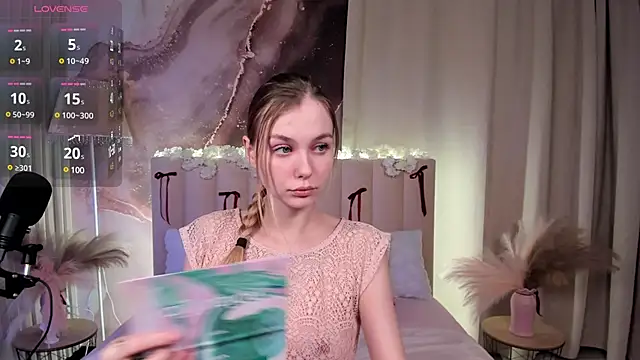 Molly Pink  online show from 02-28-25, 04:54