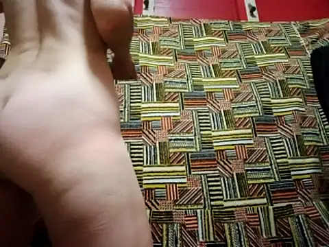 Snapshot of Zuzell_Sweet chatting on 10-28-25, 02:15 Zuzell Sweet online show from 10-28-25, 02:15