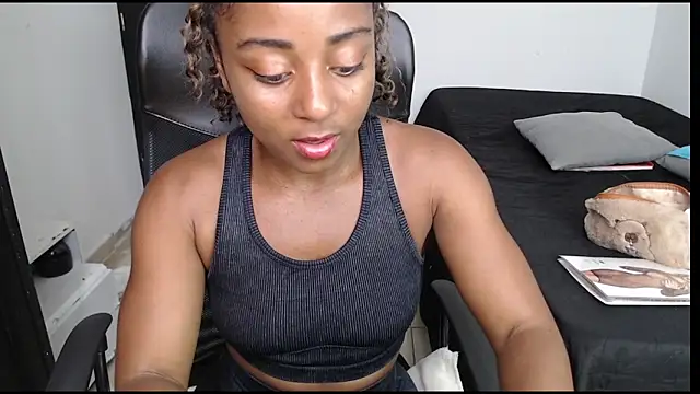 Snapshot of avis_lara chatting on 02-18-26, 07:21 avis lara online show from 02-18-26, 07:21