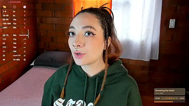 Annycolin  online show from 03-06-25, 07:10