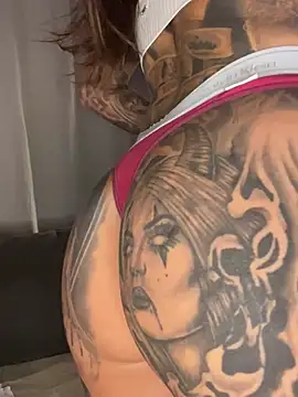 Snapshot of Black_sweet_Rose chatting on 03-15-25, 09:05 Black sweet Rose online show from 03-15-25, 09:05