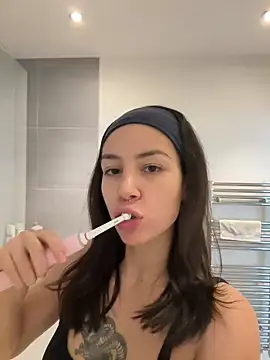 Snapshot of anaromeroxo chatting on 03-18-25, 01:20 anaromeroxo online show from 03-18-25, 01:20