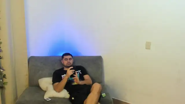Snapshot of blueroom_party chatting on 02-10-25, 12:29 blueroom party online show from 02-10-25, 12:29