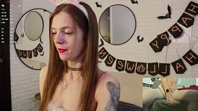 Snapshot of Iriss_Miller chatting on 10-24-25, 10:44 Iriss Miller online show from 10-24-25, 10:44