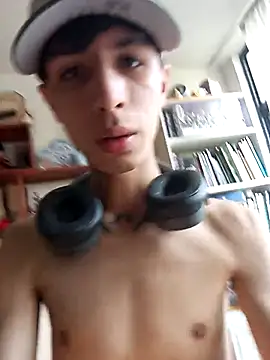 Snapshot of adriaav chatting on 03-08-25, 10:24 adriaav online show from 03-08-25, 10:24