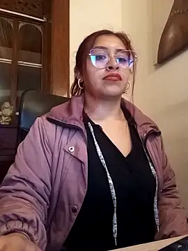 Snapshot of AnonymousGirl chatting on 03-17-25, 11:32 AnonymousGirl online show from 03-17-25, 11:32