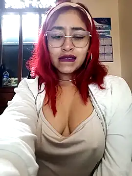 Snapshot of AnonymousGirl chatting on 11-25-25, 01:44 AnonymousGirl online show from 11-25-25, 01:44