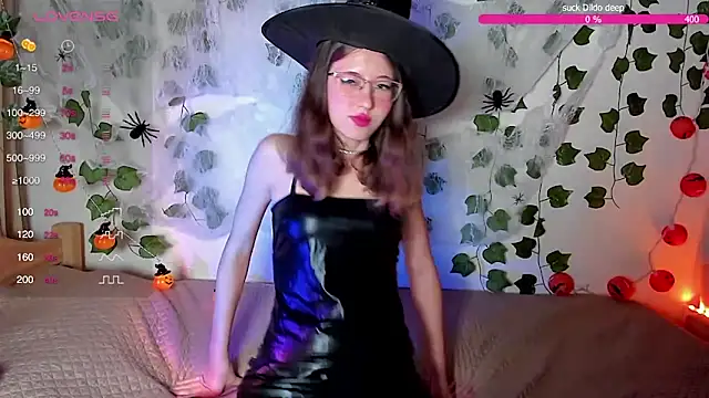 Snapshot of Sakura_Mmio chatting on 10-31-25, 03:18 Sakura Mmio online show from 10-31-25, 03:18