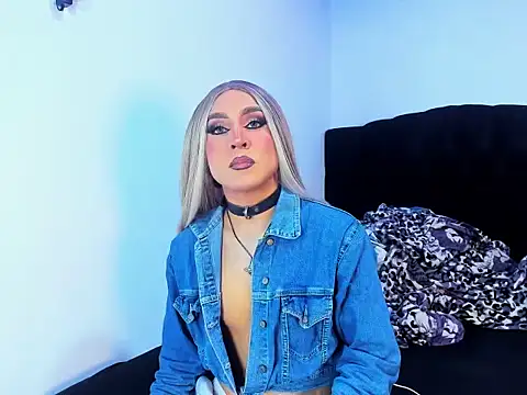 Georgina Giio online show from 10-31-25, 01:17