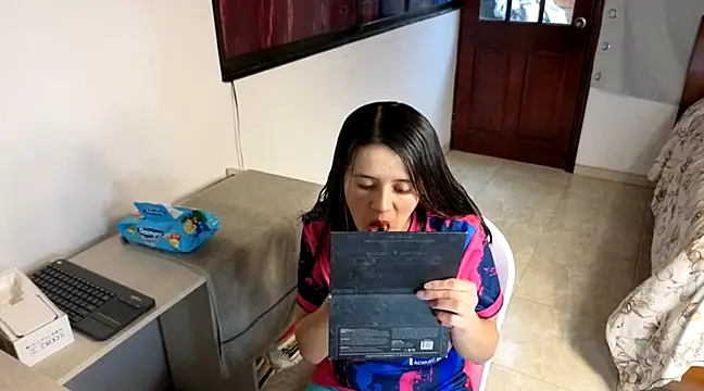 SexLaura  online show from 02-13-25, 08:55