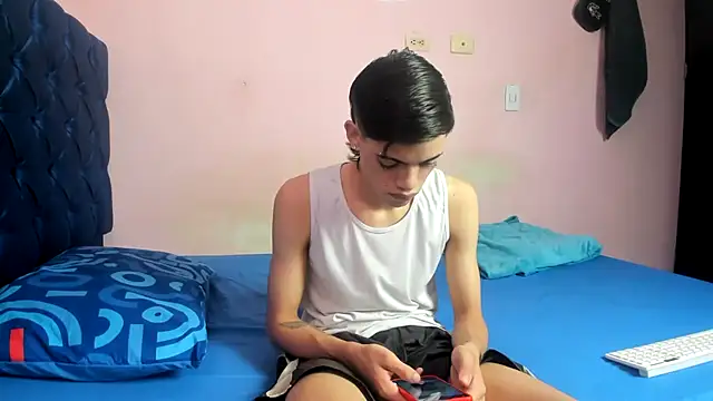 Latinos 2001 online show from 03-15-26, 04:46