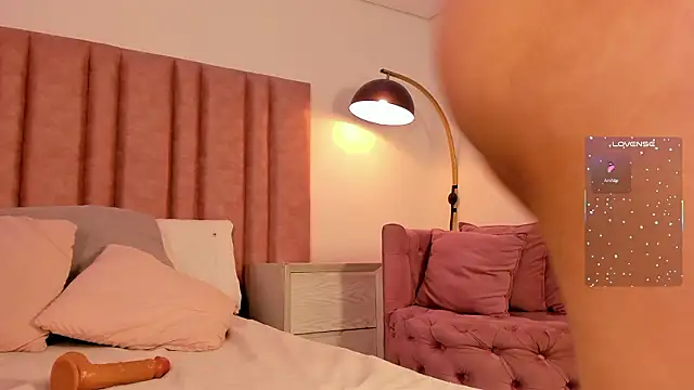 Snapshot of Tamara_palacios chatting on 02-22-26, 10:08 Tamara palacios online show from 02-22-26, 10:08