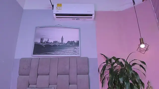 Snapshot of janna_lopez_ chatting on 10-22-25, 11:32 janna lopez online show from 10-22-25, 11:32