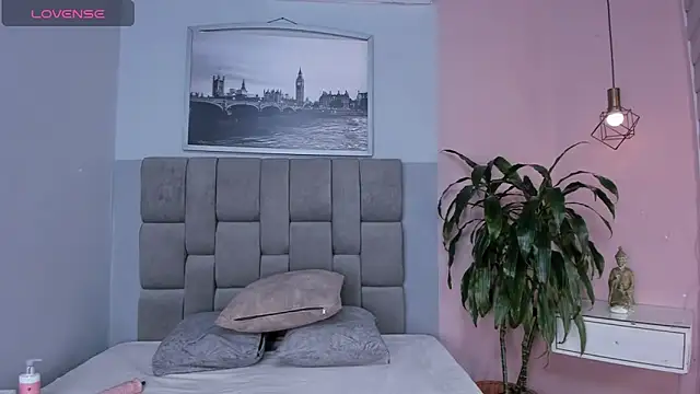 Snapshot of janna_lopez_ chatting on 10-26-25, 06:19 janna lopez online show from 10-26-25, 06:19