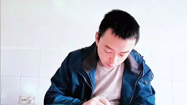 Snapshot of swg176 chatting on 10-17-25, 01:53 swg176 online show from 10-17-25, 01:53