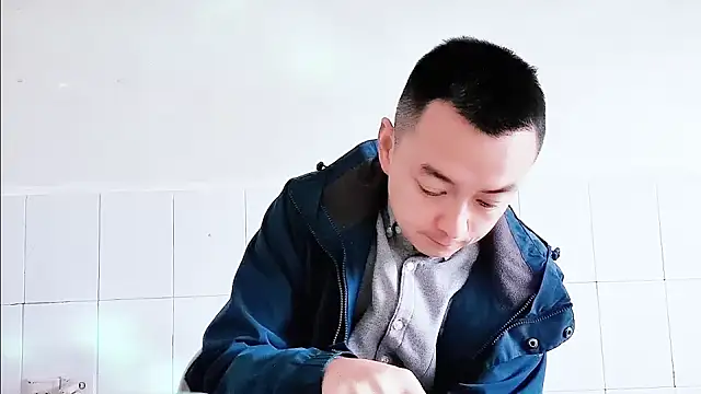 Snapshot of swg176 chatting on 10-20-25, 12:33 swg176 online show from 10-20-25, 12:33