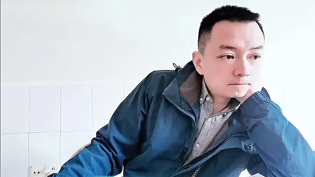 Snapshot of swg176 chatting on 10-23-25, 12:32 swg176 online show from 10-23-25, 12:32