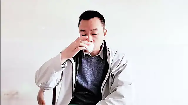 Snapshot of swg176 chatting on 10-29-25, 01:30 swg176 online show from 10-29-25, 01:30