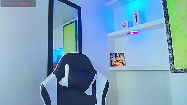 Miss sparkle00 online show from 10-17-25, 09:56