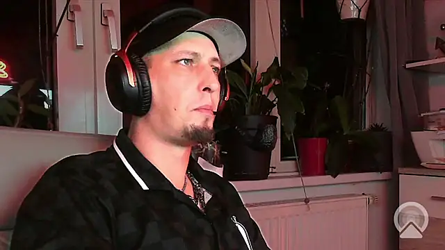 Skullkeeper1984 online show from 10-15-25, 10:32