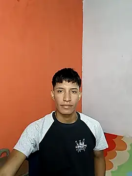 Snapshot of matteo_rivas chatting on 01-15-25, 05:05 matteo rivas online show from 01-15-25, 05:05