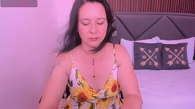 emmily taylor  online show from 03-10-25, 07:07