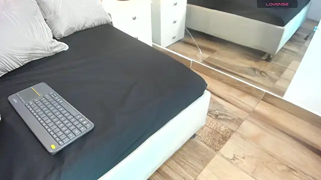 raquell moore online show from 10-24-25, 11:39