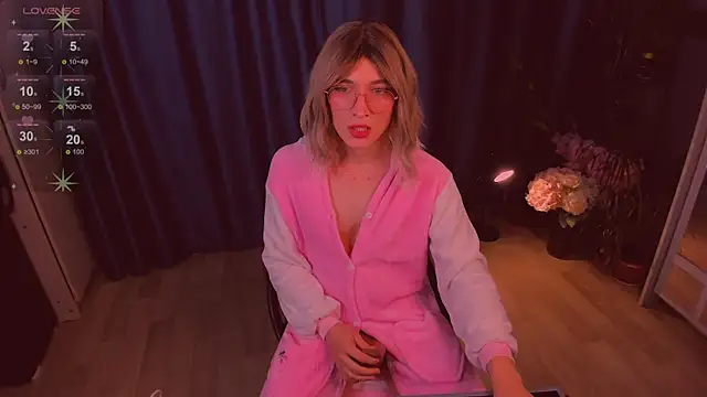 Snapshot of foxy_jpg chatting on 10-14-25, 09:43 foxy jpg online show from 10-14-25, 09:43