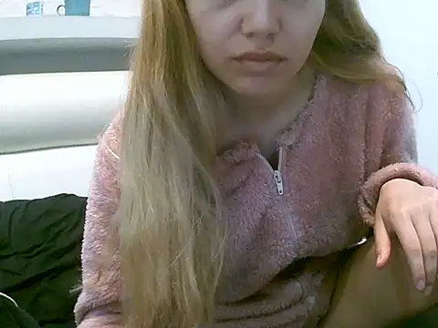 Snapshot of VittoriaTaylor chatting on 10-23-25, 03:33 VittoriaTaylor online show from 10-23-25, 03:33