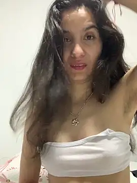 Snapshot of Bella_still chatting on 10-16-25, 01:23 Bella still online show from 10-16-25, 01:23