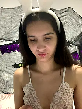 Snapshot of Bella_still chatting on 10-30-25, 01:12 Bella still online show from 10-30-25, 01:12