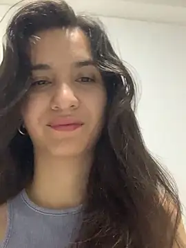 Snapshot of Bella_still chatting on 11-02-25, 01:13 Bella still online show from 11-02-25, 01:13