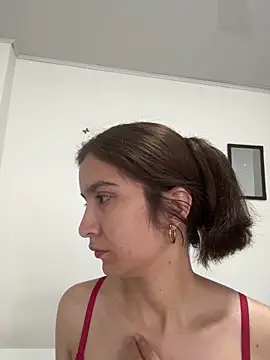 Bella still online show from 02-04-26, 01:39