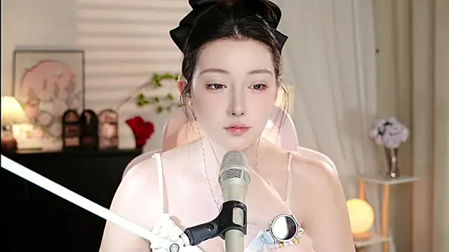 Dou-Dou-er online show from 10-16-25, 01:01