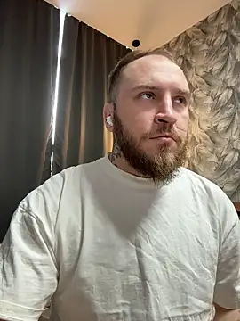 Snapshot of _XxX-XxX_ chatting on 01-17-26, 12:32 XxX-XxX online show from 01-17-26, 12:32