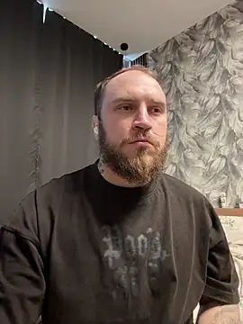 Snapshot of _XxX-XxX_ chatting on 02-10-26, 12:31 XxX-XxX online show from 02-10-26, 12:31