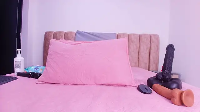 Auroraa miller online show from 11-27-25, 11:56