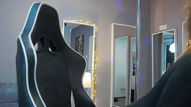 Snapshot of Eva_Lovvia_ chatting on 01-23-25, 06:14 Eva Lovvia  online show from 01-23-25, 06:14