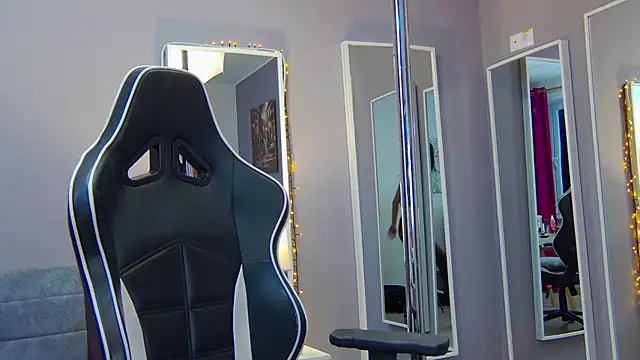 Snapshot of Eva_Lovvia_ chatting on 02-20-25, 10:48 Eva Lovvia  online show from 02-20-25, 10:48