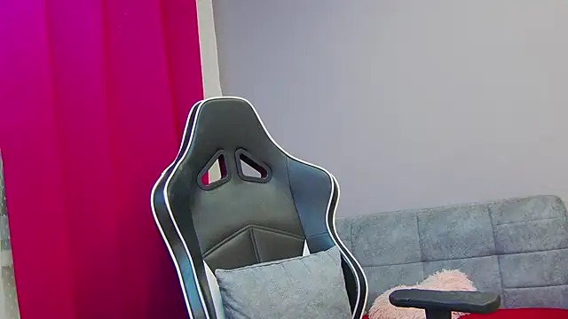 Snapshot of Eva_Lovvia_ chatting on 02-21-25, 04:37 Eva Lovvia  online show from 02-21-25, 04:37