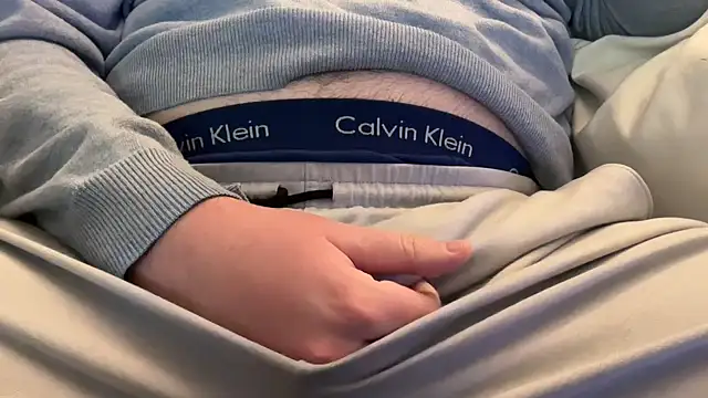 Snapshot of bmore235 chatting on 12-17-25, 09:43 bmore235 online show from 12-17-25, 09:43