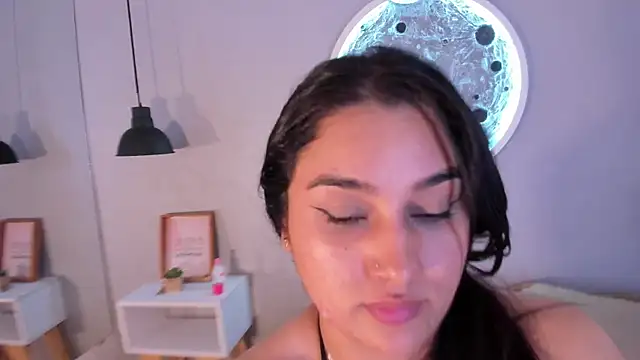 AlexaMora  online show from 01-17-25, 05:19